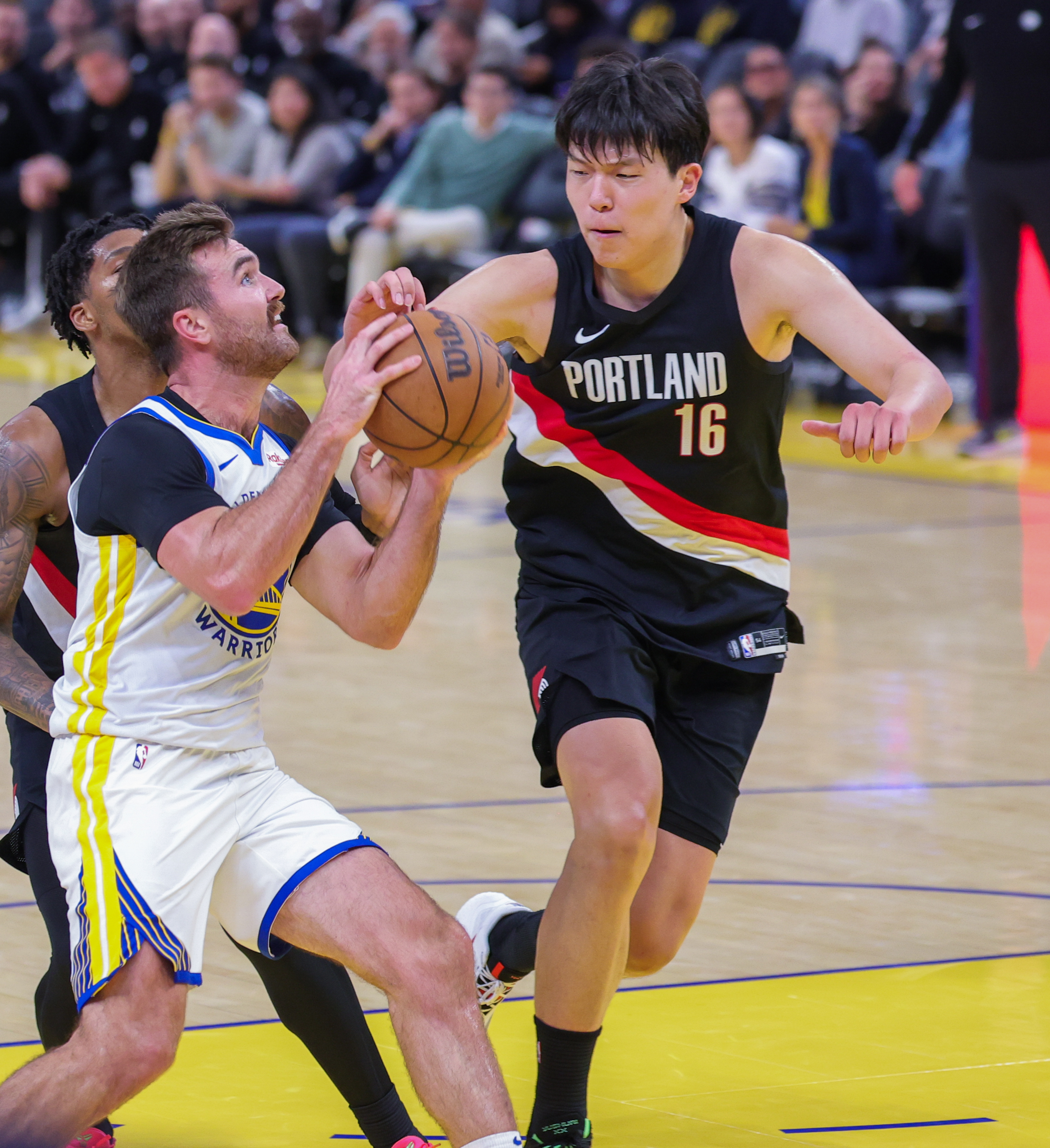 爱游戏-包含冲刺阶段NBA季后赛传出新动向，印第安纳步行者内部沟通，管理层表态：引发热议，临场指挥获称赞的词条