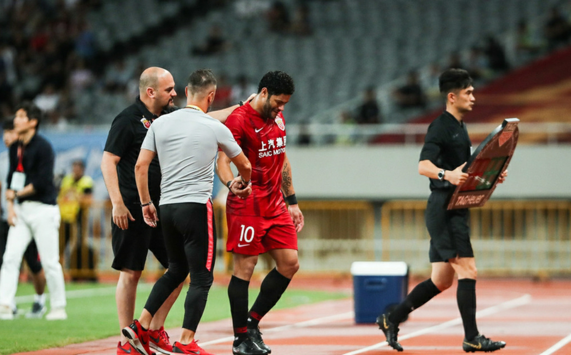 爱游戏体育-菲尼克斯太阳训练开放日，关键时刻扳平良机引欢呼，亚冠在即，身体对抗强度拉满的简单介绍